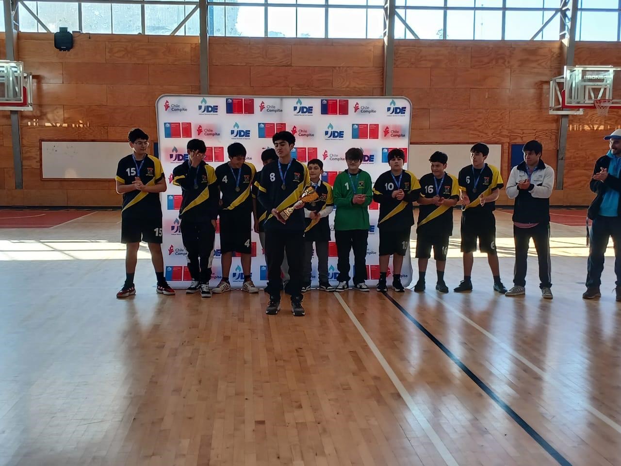 EQUIPO DE BALONMANO LICEO MANUEL MONTT BICAMPEÓN PROVINCIAL JUEGOS DEPORTIVOS ESCOLARES