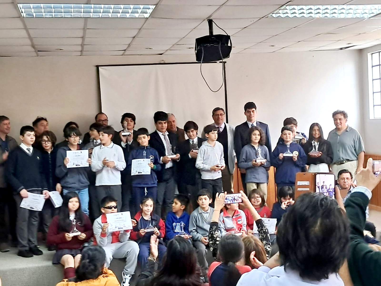 Reconocimientos a los mejores jugadores de ajedrez escolar