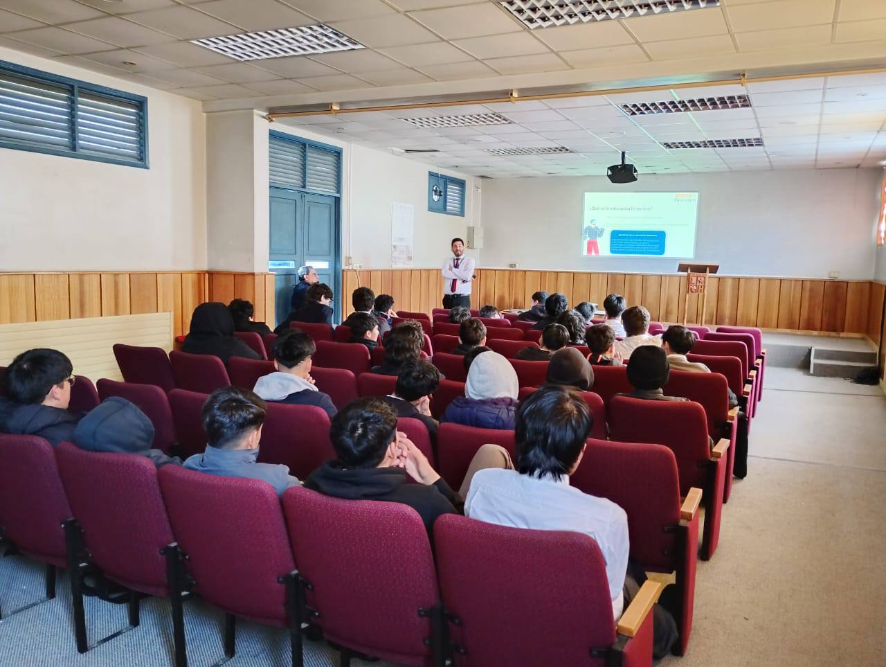 Vinculación con el Medio: Charla de Educación Financiera